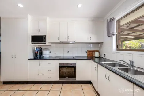 Property photo of 41 Sunset Drive Thabeban QLD 4670