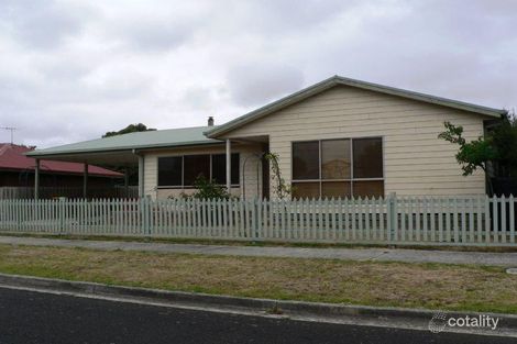 16 Robert Dr, Cowes, VIC 3922