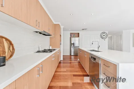 Property photo of 37 Honeyeater Grove Narre Warren VIC 3805