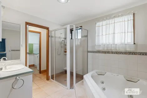 Property photo of 79 Melrose Drive West Wodonga VIC 3690