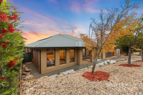 11 Clifton St, Bourkelands, NSW 2650