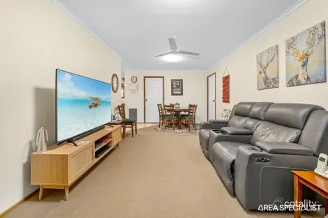 Property photo of 8 Bligh Close Cranbourne North VIC 3977