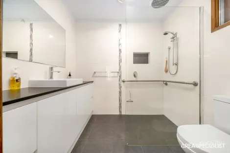 Property photo of 8 Bligh Close Cranbourne North VIC 3977