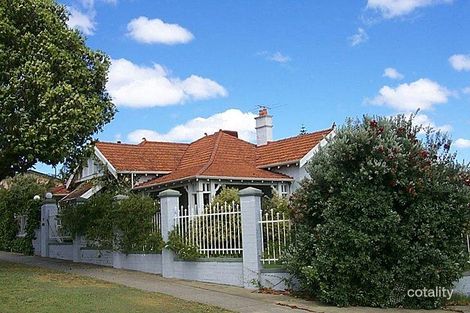 6 Thongsbridge St, Menora, WA 6050