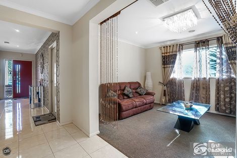 Property photo of 11 Yaramba Boulevard Point Cook VIC 3030