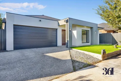 56 Roehampton Dr, Strathtulloh, VIC 3338