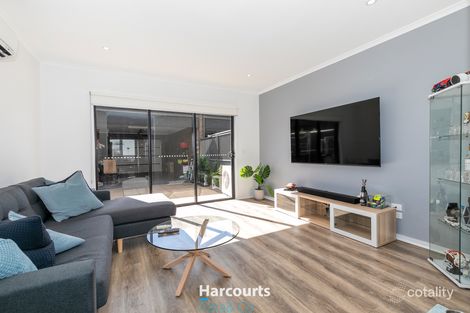 Property photo of 9 Olsen Walk Mill Park VIC 3082