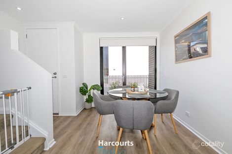 Property photo of 9 Olsen Walk Mill Park VIC 3082