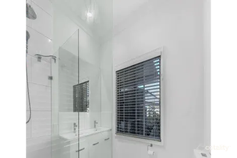 Property photo of 82 Uplands Terrace Wynnum QLD 4178