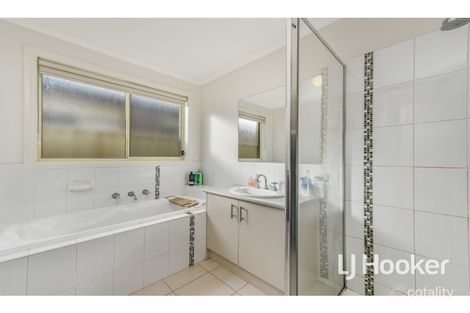 Property photo of 29 Webster Way Pakenham VIC 3810