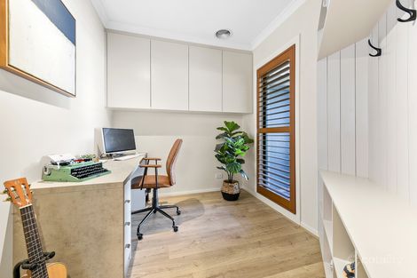 Property photo of 6 Howe Way Cranbourne East VIC 3977