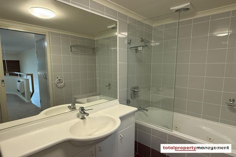 Property photo of 2/18 Captain Cook Crescent Griffith ACT 2603