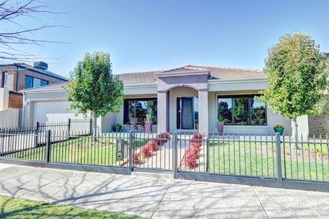 5 Carnaby Way, Canadian, VIC 3350