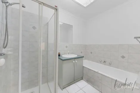 Property photo of 5 Rostron Way Roxburgh Park VIC 3064