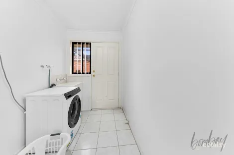 Property photo of 5 Rostron Way Roxburgh Park VIC 3064