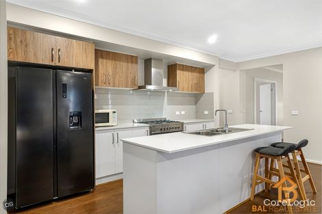 Property photo of 18 Tangor Rise Tarneit VIC 3029