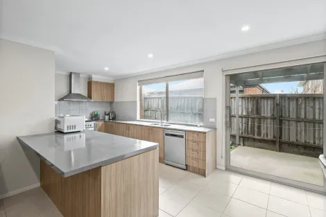 Property photo of 42 Ramornie Loop Wollert VIC 3750