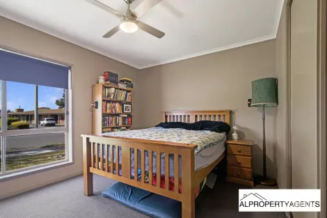 Property photo of 1/4 Mintern Crescent Horsham VIC 3400