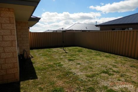 Property photo of 17 Roubion Gardens Yalyalup WA 6280