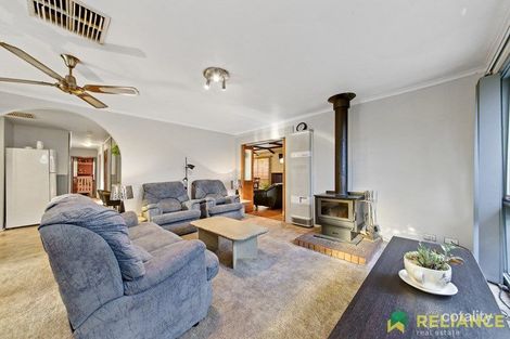 Property photo of 5 Dianne Place Melton West VIC 3337