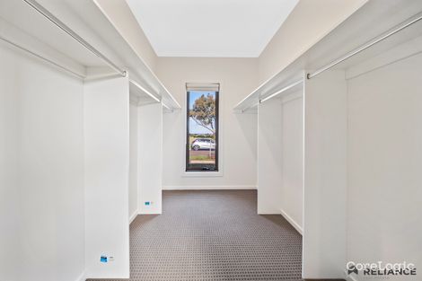 Property photo of 3 Blueleaf Place Brookfield VIC 3338