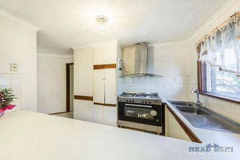 Property photo of 13 Edeys Run Hampton Park VIC 3976