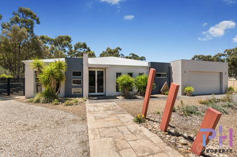 11 Hastings Dr, Maiden Gully, VIC 3551