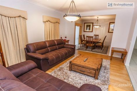 Property photo of 36 Ravenhill Boulevard Roxburgh Park VIC 3064