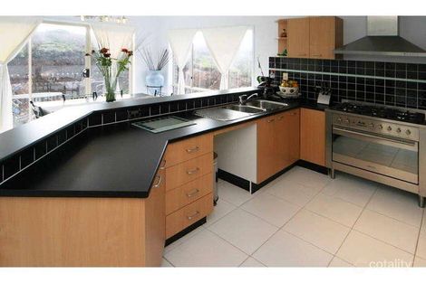 Property photo of 5 Wiregrass Court South Morang VIC 3752