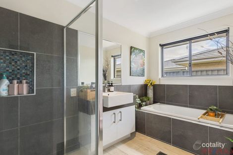 Property photo of 11 Haslewood Crescent Meridan Plains QLD 4551