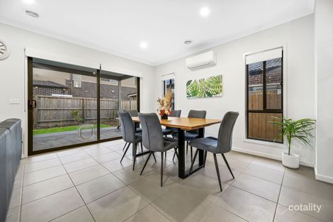 Property photo of 20 Dalziell Crescent Cranbourne North VIC 3977