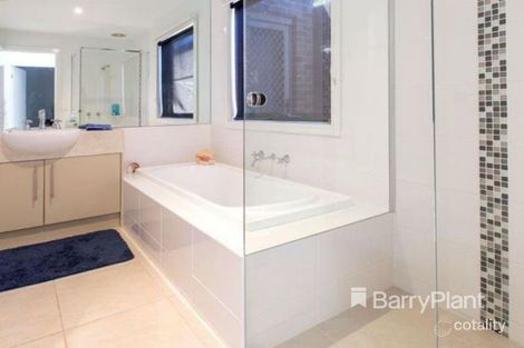 Property photo of 25 Fourth Avenue Rosebud VIC 3939