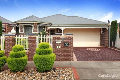 Property photo of 10 Smethwick Green Caroline Springs VIC 3023