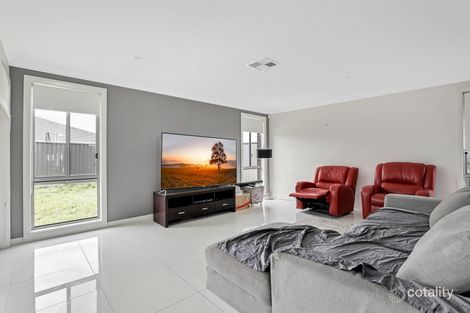 Property photo of 5 Goss Loop Oran Park NSW 2570
