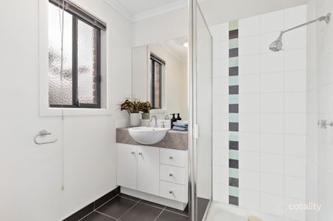 Property photo of 2 Yalding Place Deer Park VIC 3023