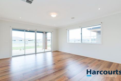 Property photo of 13 Spencer Circuit Cranbourne East VIC 3977