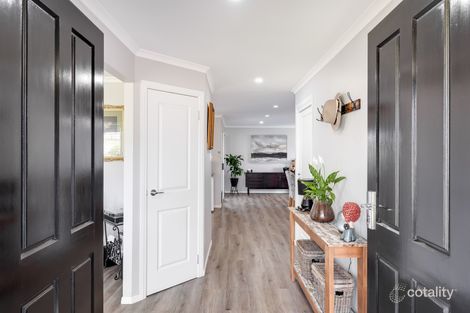Property photo of 16 Dodson Crescent Mount Kynoch QLD 4350