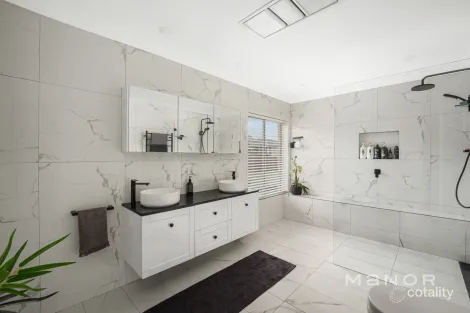Property photo of 31 Fernleaf Crescent Beaumont Hills NSW 2155