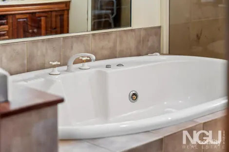 Property photo of 2 Mitchell Street Barellan Point QLD 4306