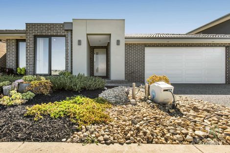 Property photo of 43 Quist Parade Cranbourne West VIC 3977