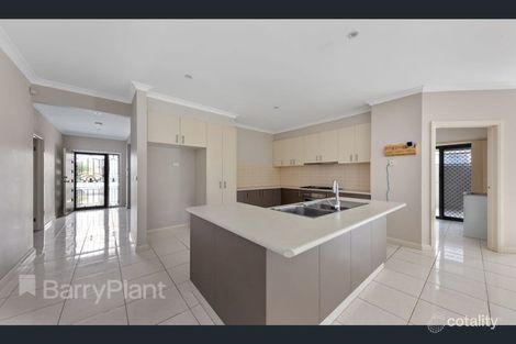 Property photo of 13 Peartree Grove Burnside Heights VIC 3023