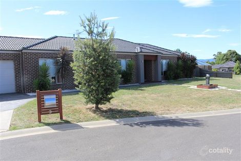 Property photo of 3 McKernan Place Gisborne VIC 3437