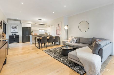Property photo of 11 Floss Court Keysborough VIC 3173