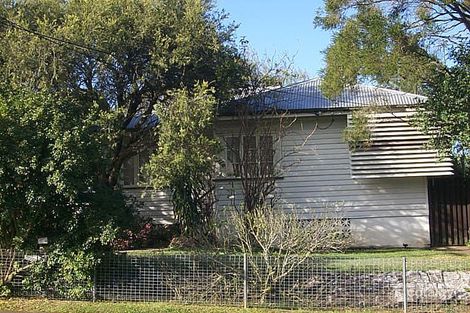 24 Rowton St, Holland Park, QLD 4121