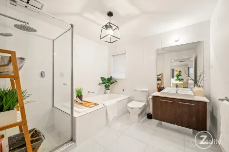 Property photo of 43 Ellaroo Circuit Clyde North VIC 3978