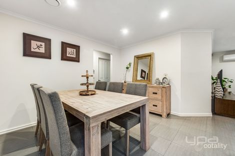 Property photo of 34 Lincolne Crescent Roxburgh Park VIC 3064