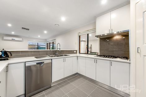 Property photo of 34 Lincolne Crescent Roxburgh Park VIC 3064