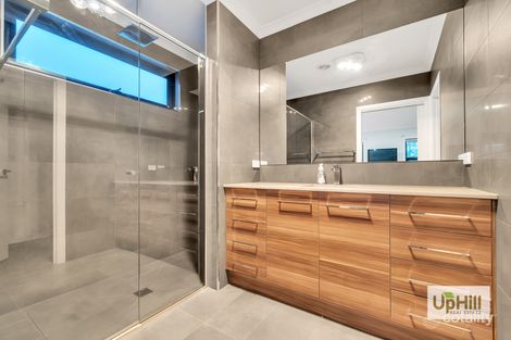 Property photo of 5 Gilcambon Way Clyde North VIC 3978