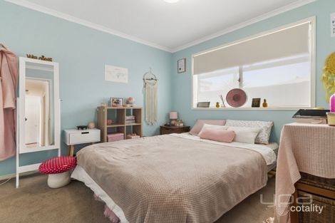 Property photo of 60 Fleetwood Circuit Melton West VIC 3337