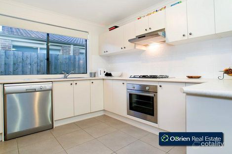 Property photo of 8 Carabott Place Berwick VIC 3806